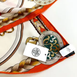 Hermès छपा मेडैलियन और बुनावट की रस्सी रेशम का स्कार्फ