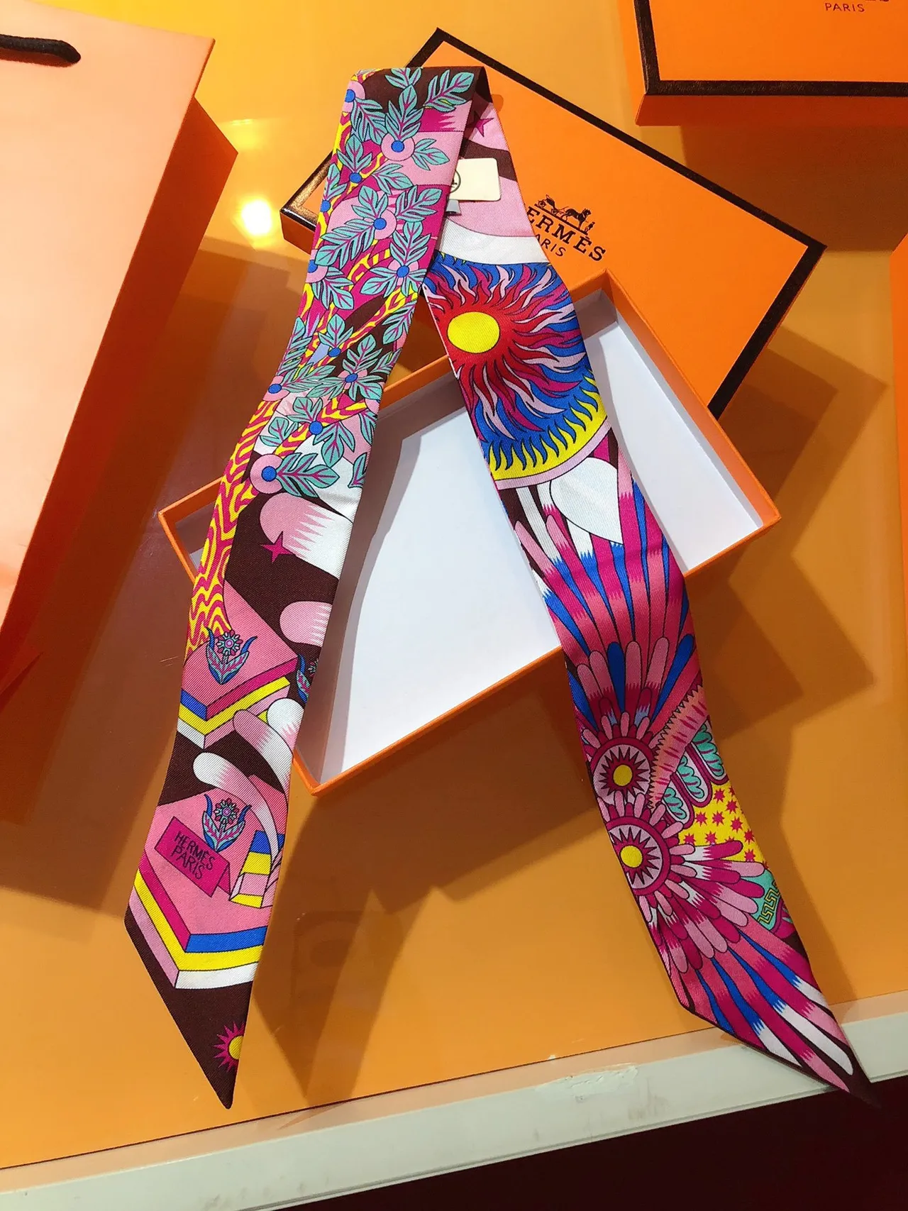 Hermès Twilly multicolor estrecho estampado vibrante pañuelo de seda 5