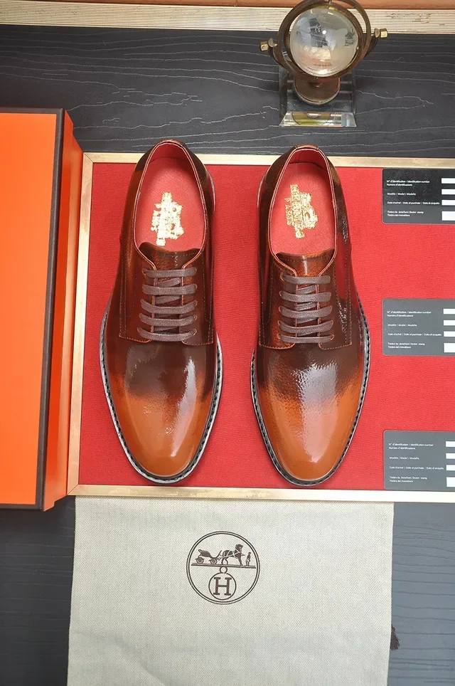 Hermès Chaussures Oxford en Cuir Poli à Cap-Toe de Deux Tons Marron 5