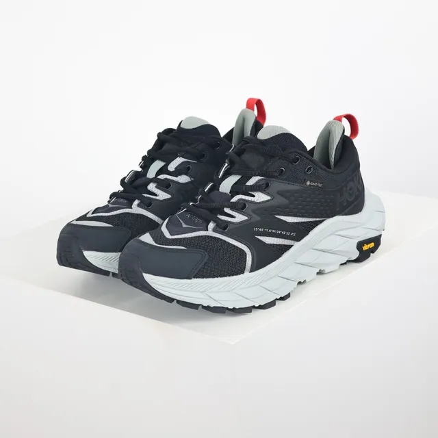 Hoka Noir Blanc Semelle Intermédiaire Épaissie Sculptée Vibram Lugs Agressives Chaussures de course 2
