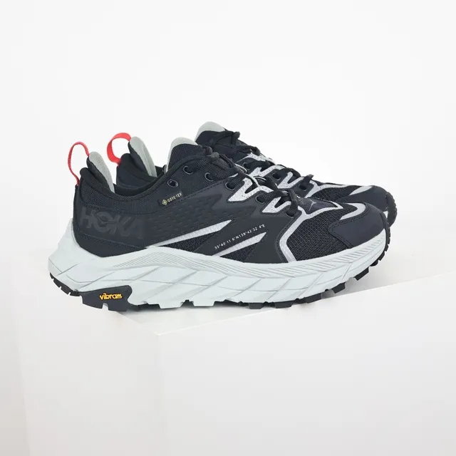 Hoka Noir Blanc Semelle Intermédiaire Épaissie Sculptée Vibram Lugs Agressives Chaussures de course 3