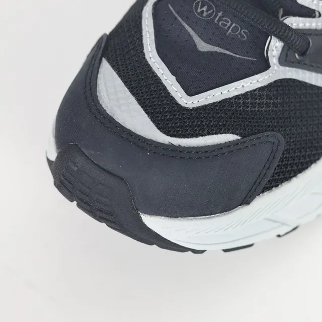 Hoka Noir Blanc Semelle Intermédiaire Épaissie Sculptée Vibram Lugs Agressives Chaussures de course 5