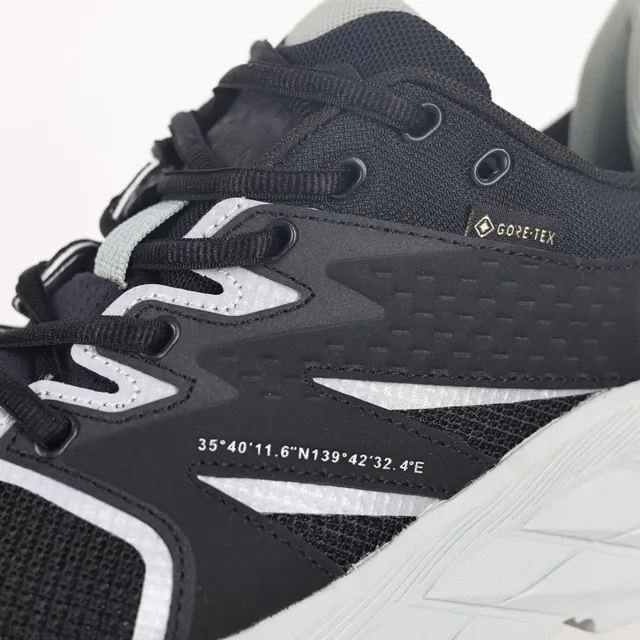Hoka Noir Blanc Semelle Intermédiaire Épaissie Sculptée Vibram Lugs Agressives Chaussures de course 6