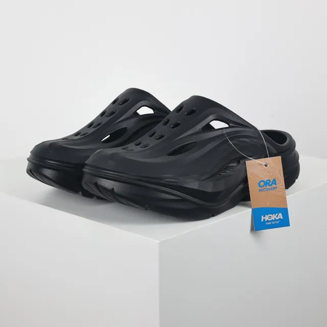 Hoka ORA Recovery كلوج أسود 2