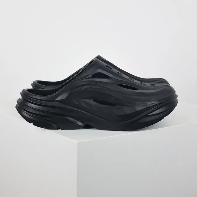 Hoka ORA Recovery كلوج أسود 3
