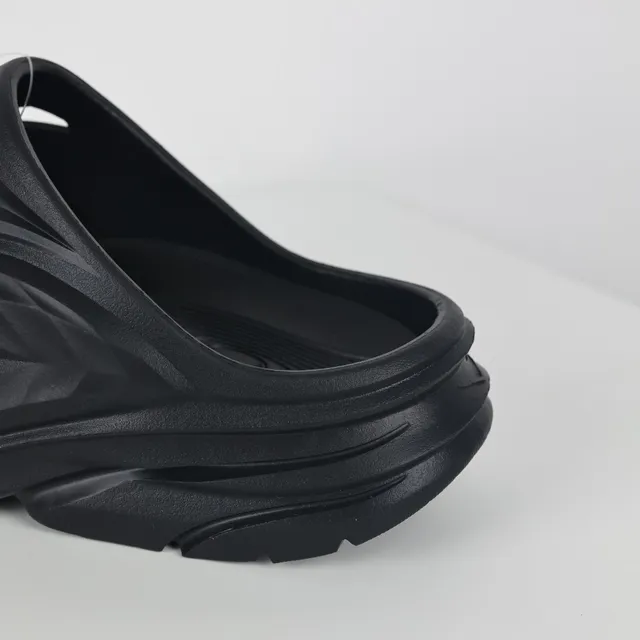 Hoka ORA Recovery كلوج أسود 4
