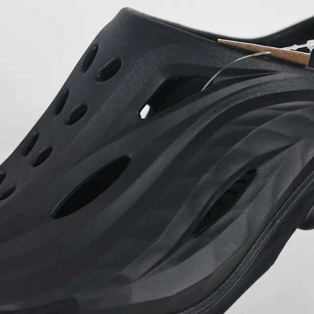 Hoka ORA Recovery كلوج أسود 6