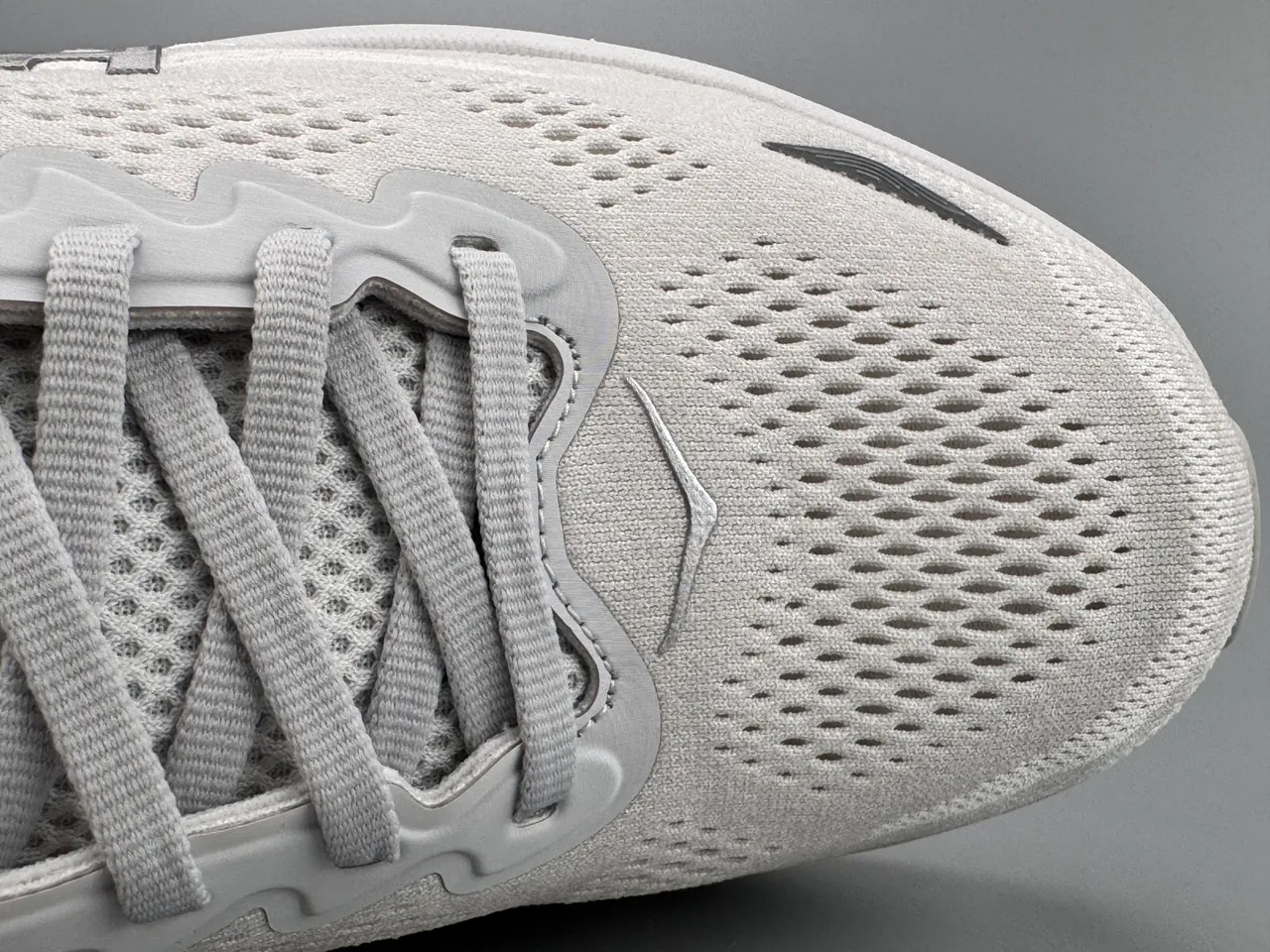 Hoka Branco e Roxo Malha Engenhada Upper Sculpted Midsole Tênis de corrida 4