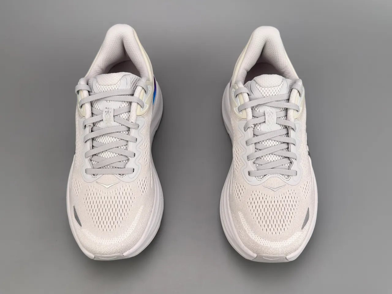 Hoka Branco e Roxo Malha Engenhada Upper Sculpted Midsole Tênis de corrida 5