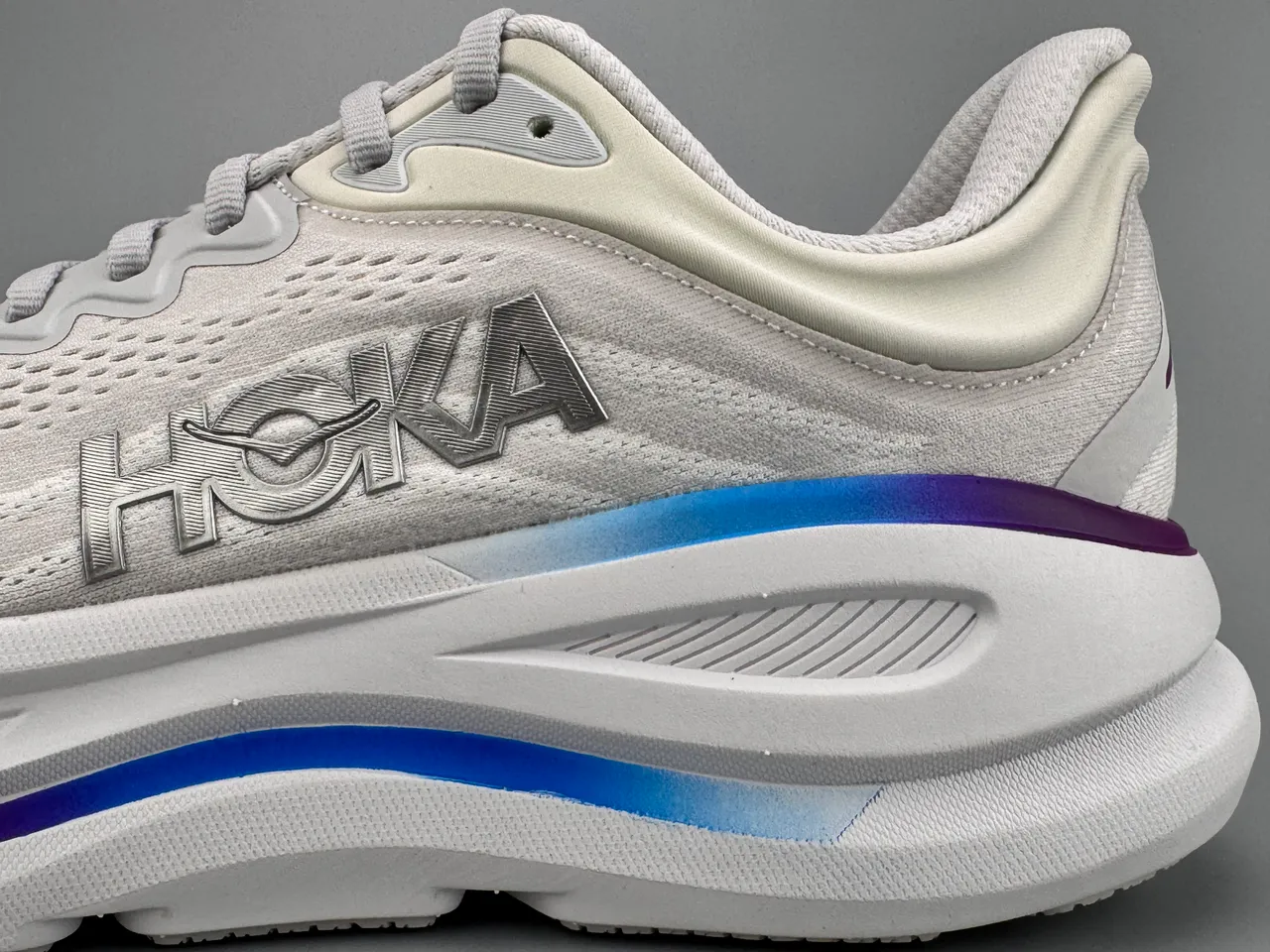 Hoka Branco e Roxo Malha Engenhada Upper Sculpted Midsole Tênis de corrida 9
