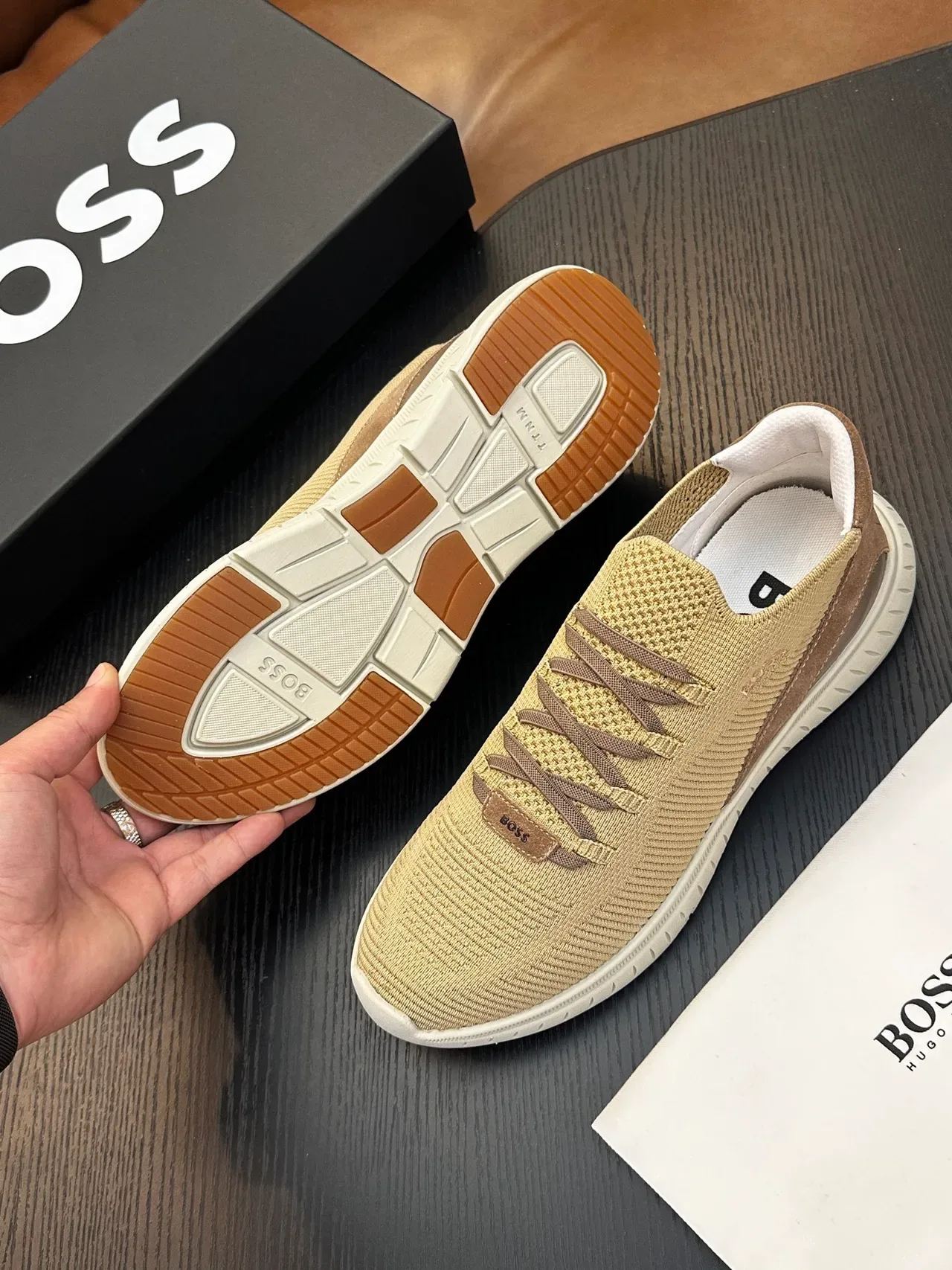 Hugo Boss chaussures lifestyle beige en maille slip-on 9