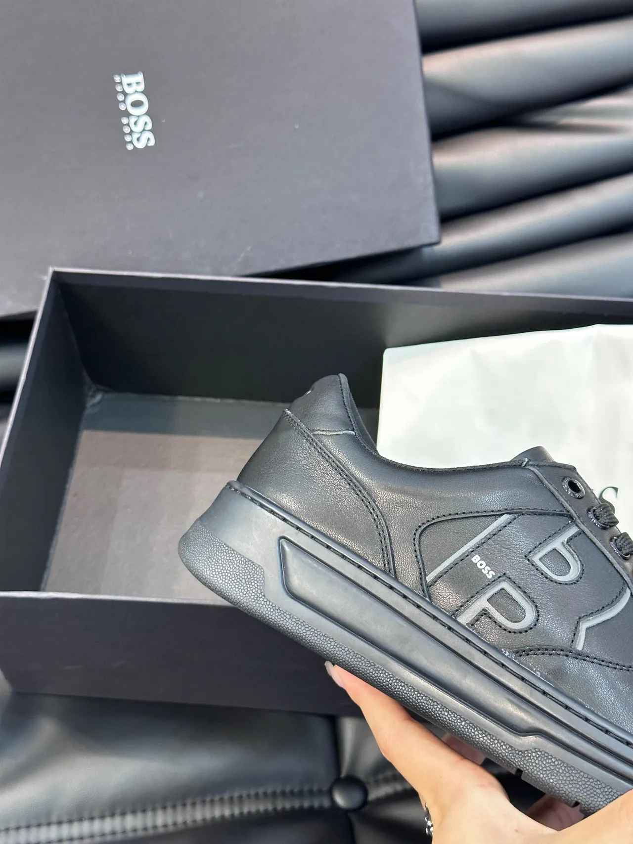Hugo Boss Tênis Lifestyle de Couro Preto Low-Top 4