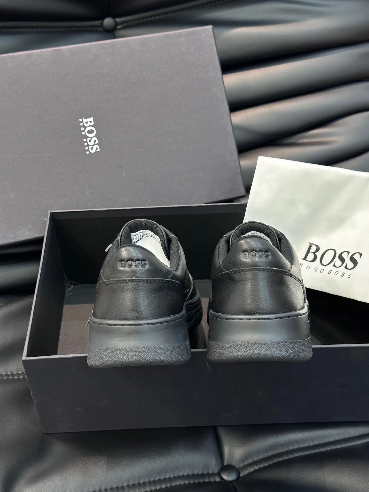 Hugo Boss Tênis Lifestyle de Couro Preto Low-Top 6