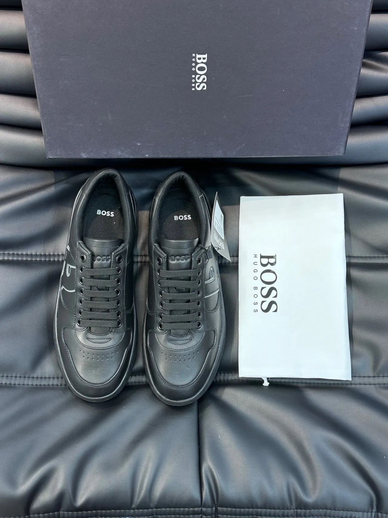 Hugo Boss Tênis Lifestyle de Couro Preto Low-Top 7