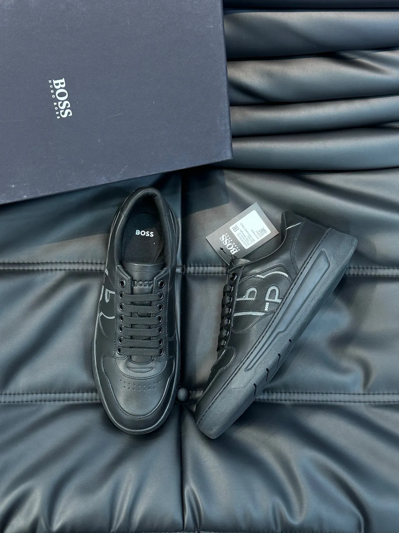 Hugo Boss Tênis Lifestyle de Couro Preto Low-Top 8