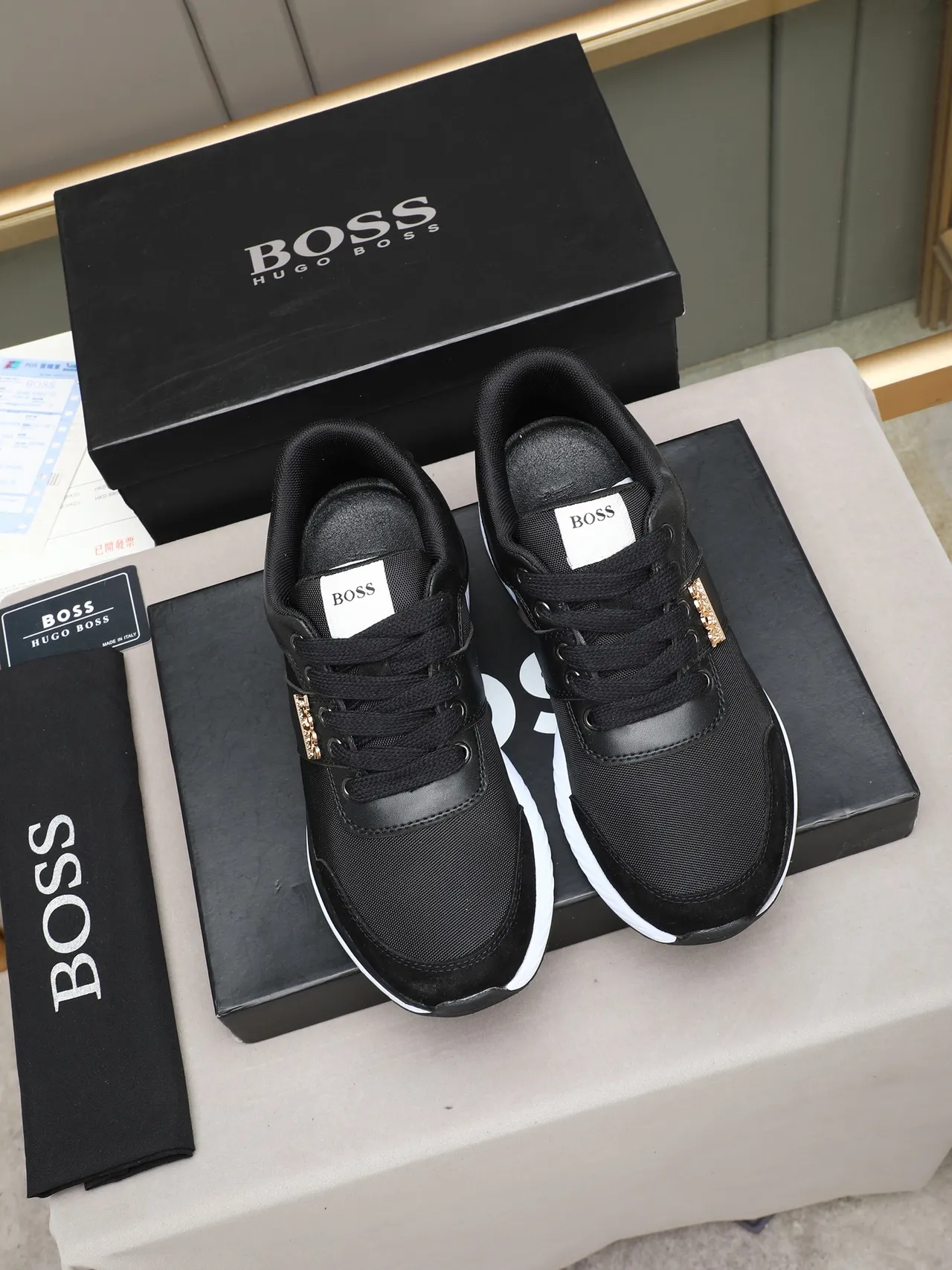 Hugo Boss Lifestyle Sneaker Noir Blanc Matériau Mixte Supérieur Lacets Métalliques Marqués Lifestyle Sneakers 2