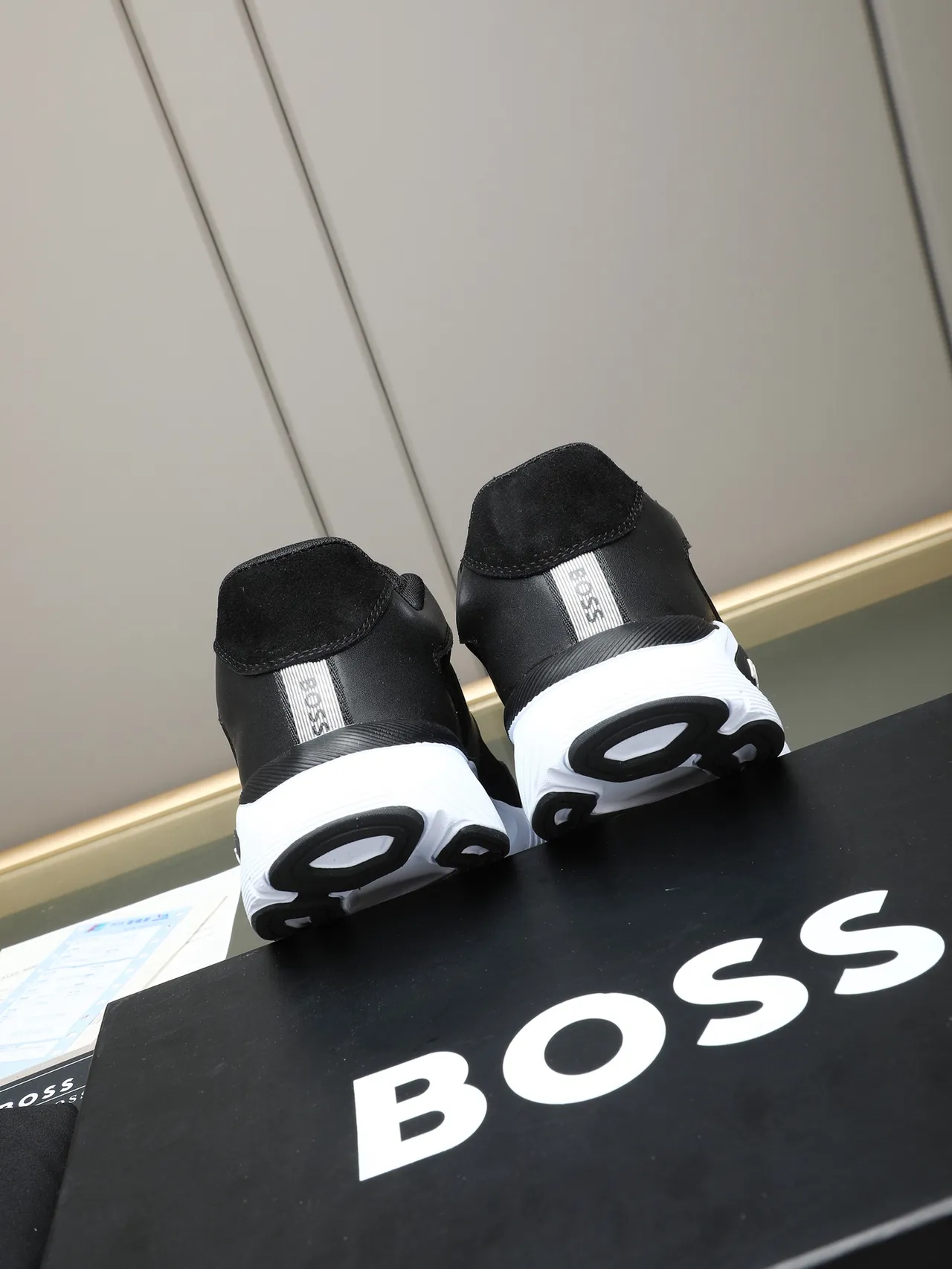 Hugo Boss Lifestyle Sneaker Noir Blanc Matériau Mixte Supérieur Lacets Métalliques Marqués Lifestyle Sneakers 3