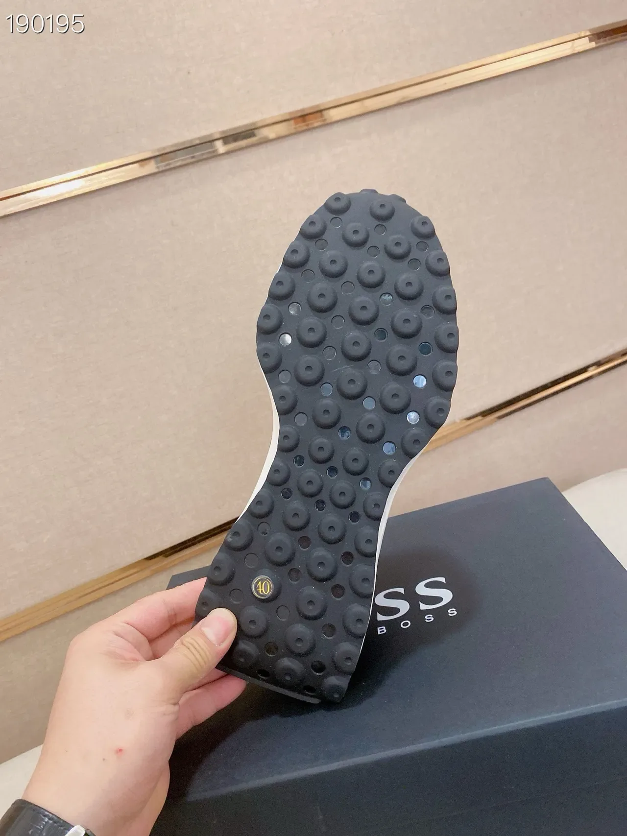 Hugo Boss Runner Chaussures Lifestyle Noires et Blanches avec Monogramme Embossé 3