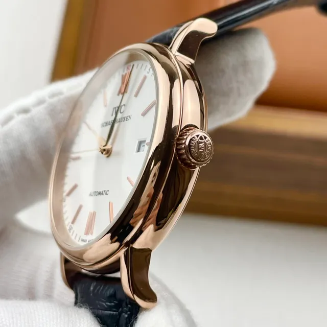 IWC Portugieser Automatique Cadran Blanc Boîtier Or Rose Bracelet Cuir d'Alligator Bleu Foncé Montre Mécanique 7