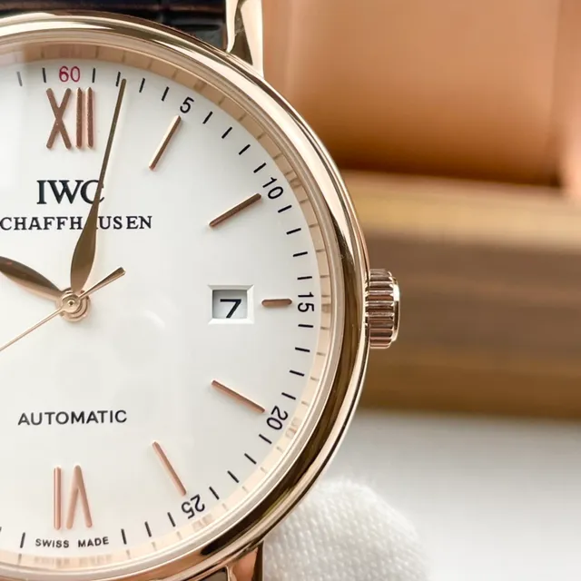 IWC Portugieser Automatique Cadran Blanc Boîtier Or Rose Bracelet Cuir d'Alligator Bleu Foncé Montre Mécanique 8