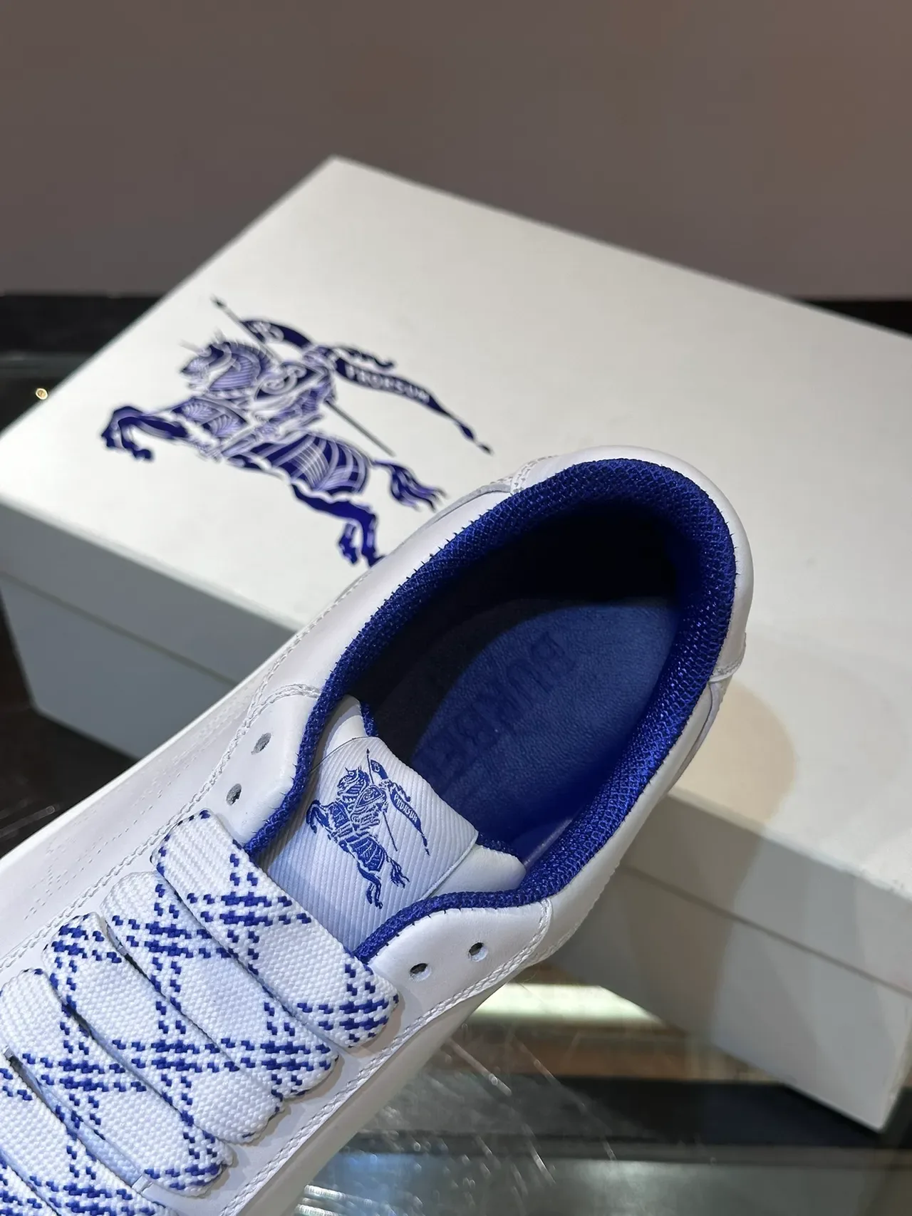 Lacoste White Blue Perforated Crocodile Logo Smooth Leather Upper Lifestyle Sneakers 4