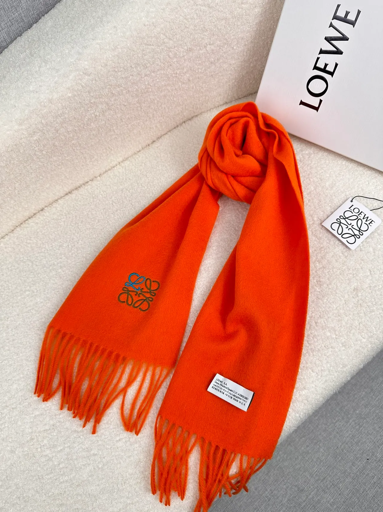 Loewe Anagram cachecol cashmere laranja bordado 2
