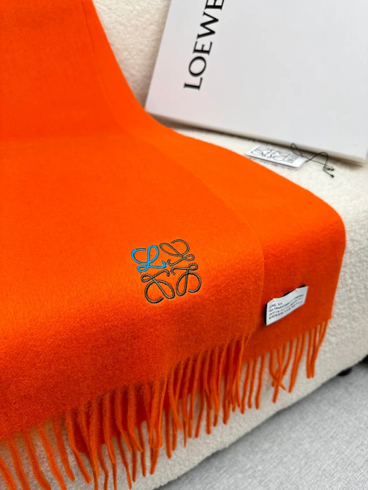 Loewe Anagram cachecol cashmere laranja bordado 3