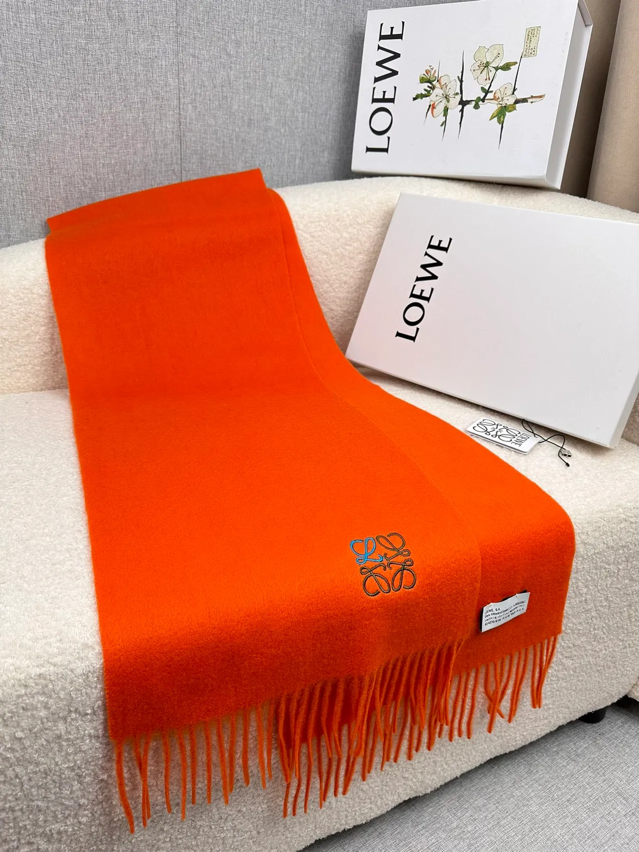 Loewe Anagram cachecol cashmere laranja bordado 4