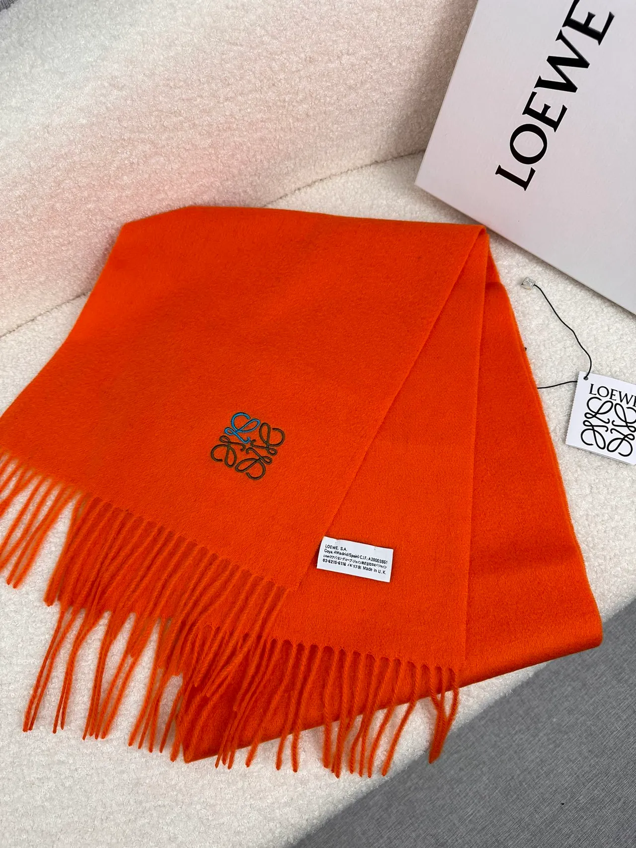 Loewe Anagram cachecol cashmere laranja bordado 6