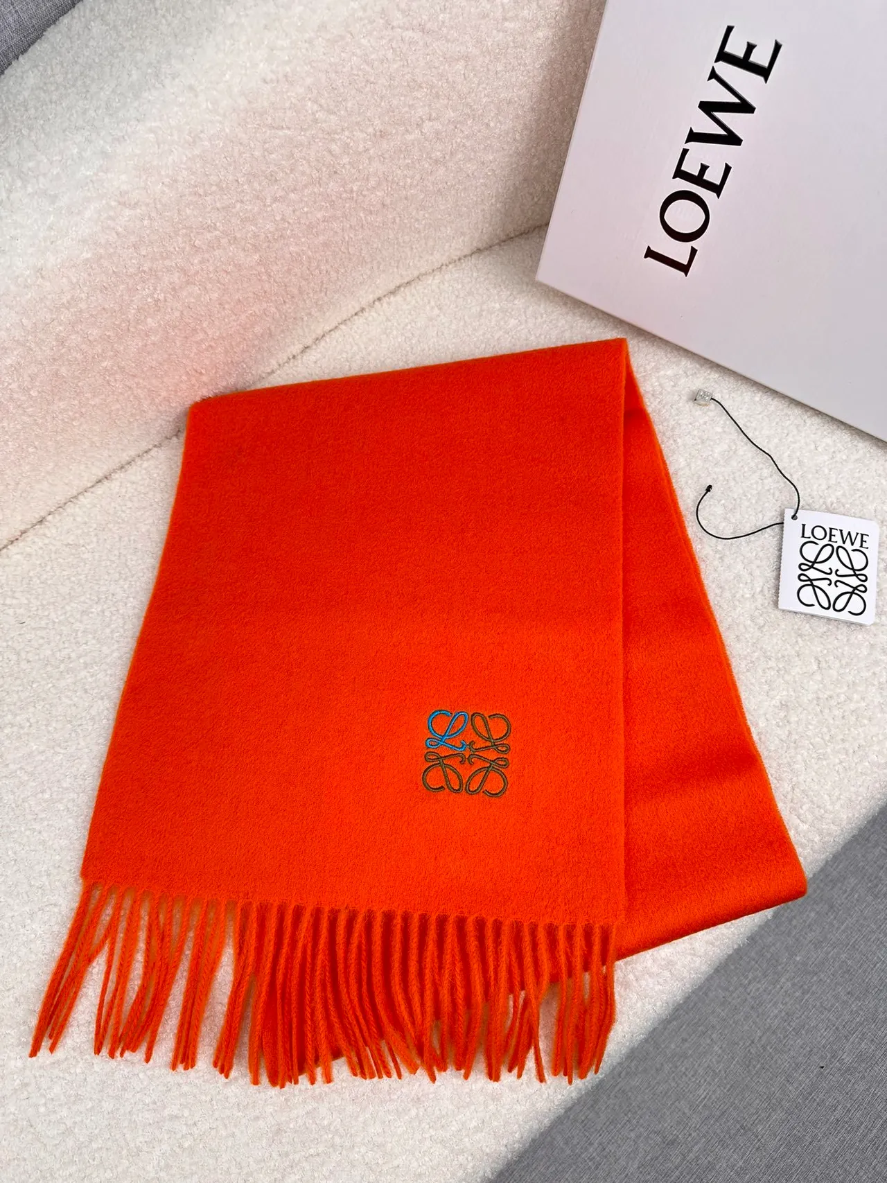 Loewe Anagram cachecol cashmere laranja bordado 7