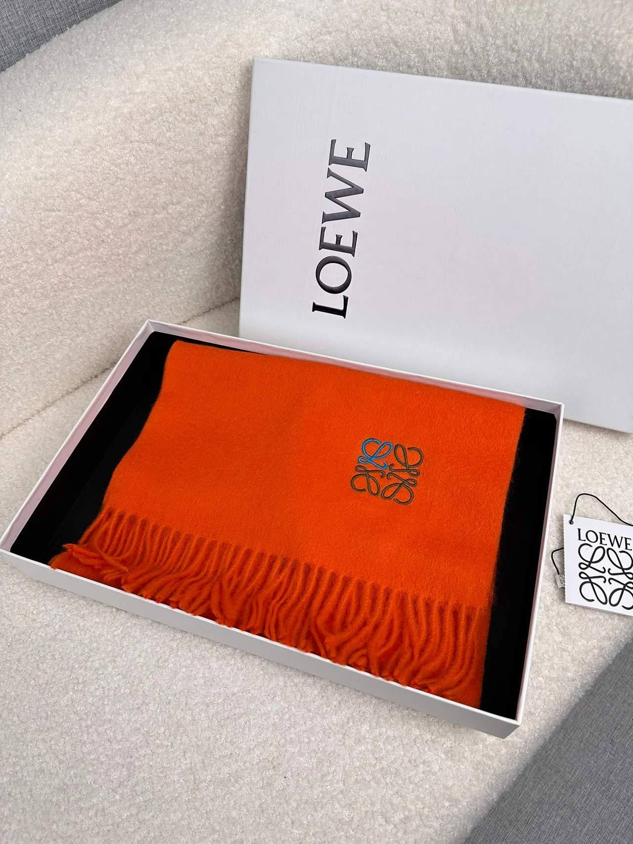 Loewe Anagram cachecol cashmere laranja bordado 8