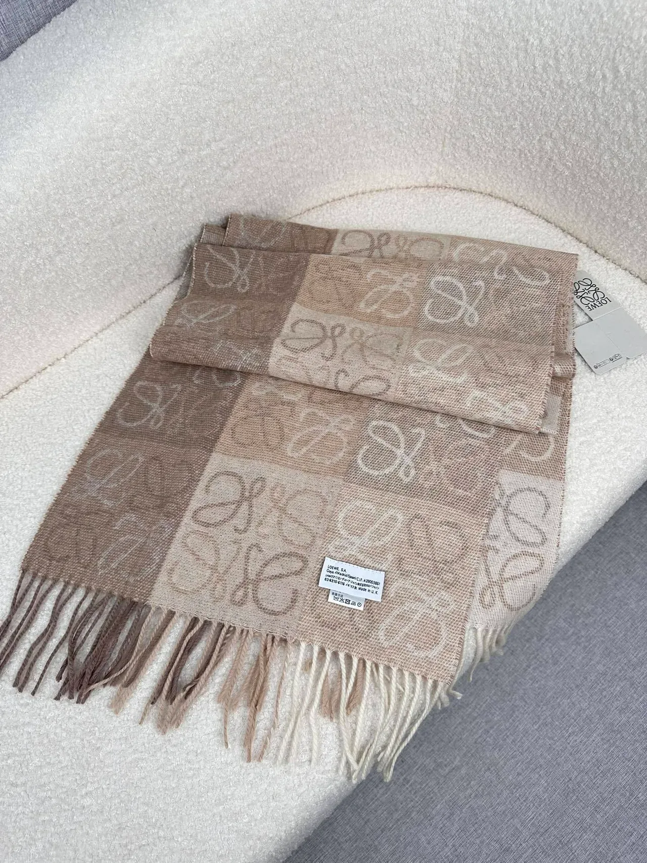 Loeve Anagram Monogram Cachecol Tonal Beige de Cachemira 6