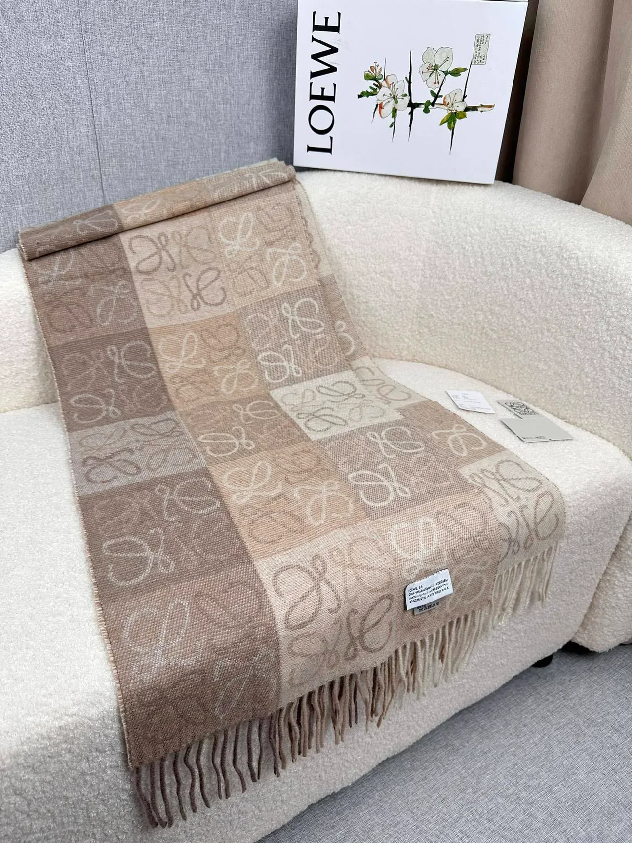 Loeve Anagram Monogram Cachecol Tonal Beige de Cachemira 7