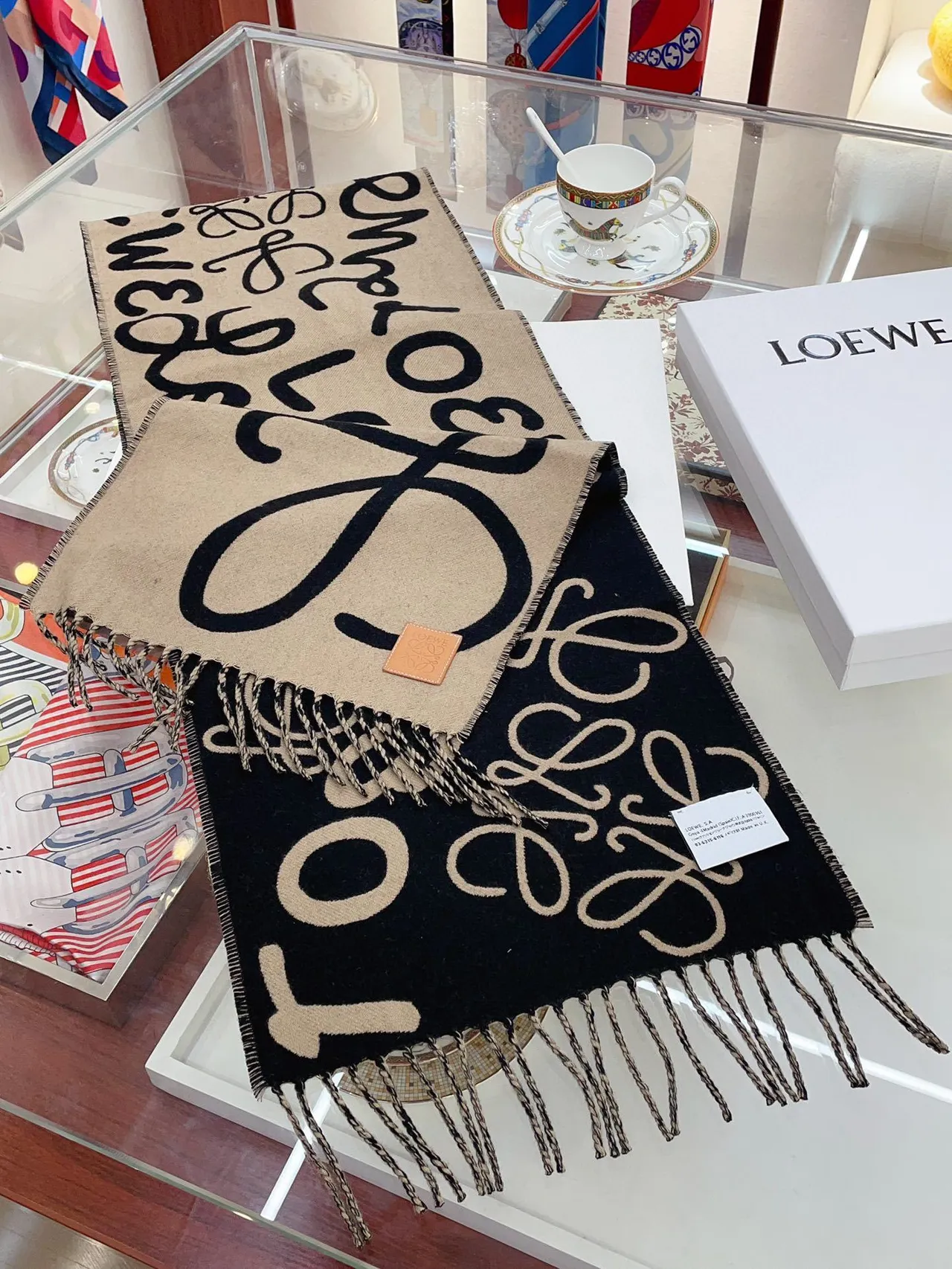 Loewe Anagram Print Cachecol de Cashmere Bege e Navy 8