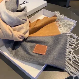 Loewe Anagram Bufanda Gris Beige Tejido Blend Bordes con Flecos Bufanda de Cachemira