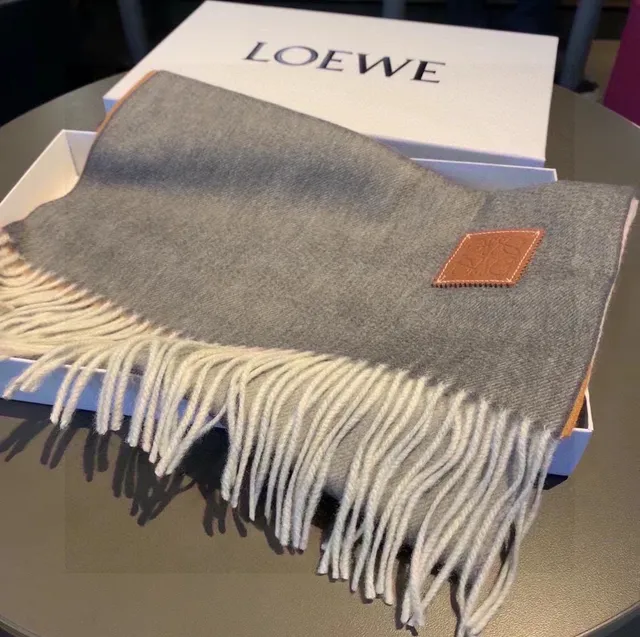 Loewe Anagram Écharpe Gris Beige Tissée Mélange Bordes Frangés Écharpe en Cachemire 4