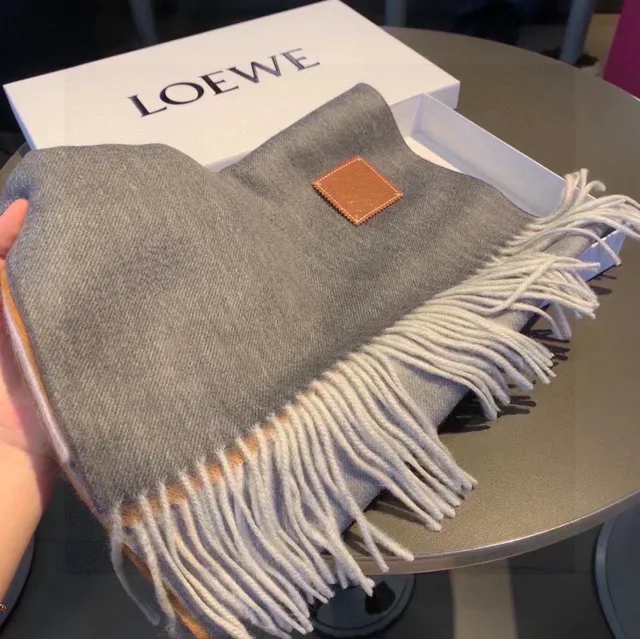 Loewe Anagram Écharpe Gris Beige Tissée Mélange Bordes Frangés Écharpe en Cachemire 5