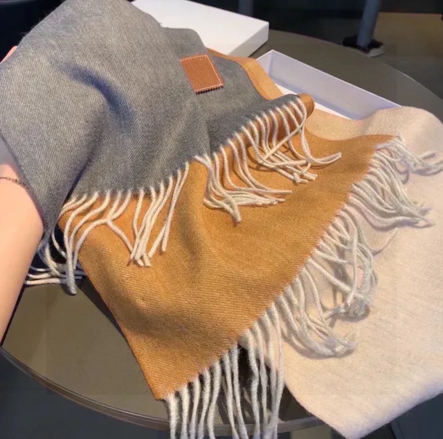 Loewe Anagram Écharpe Gris Beige Tissée Mélange Bordes Frangés Écharpe en Cachemire 7