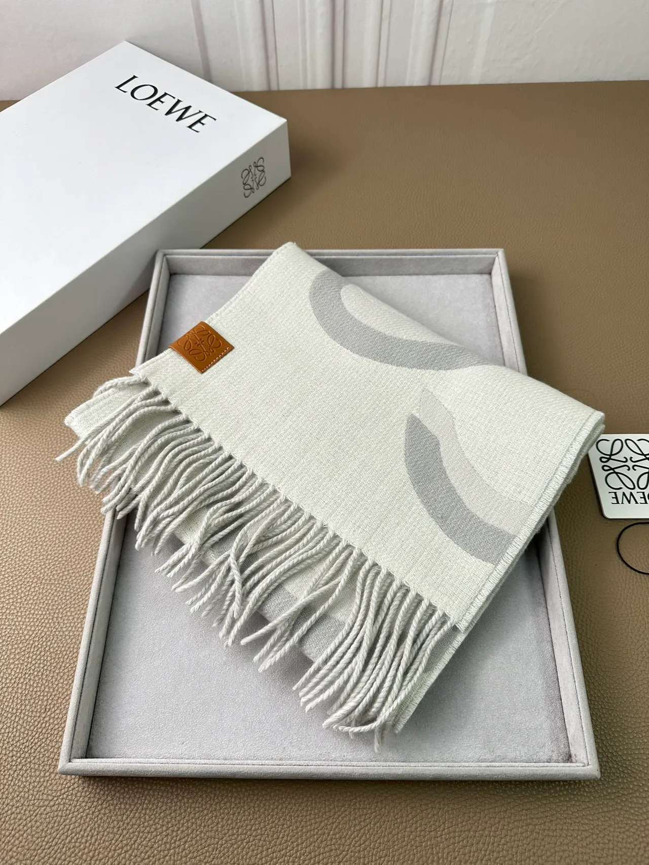 Loewe Anagram Cachecol Cinza Claro e Cinza Cachemira Cachecol 4