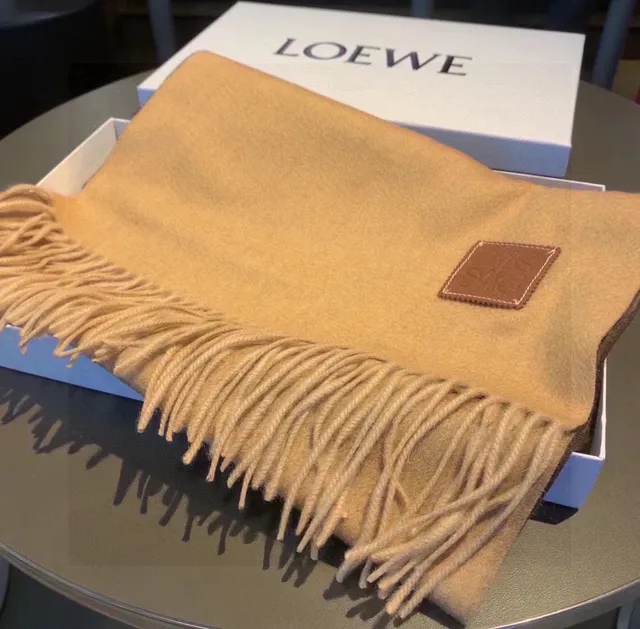 Loewe Anagram écharpe deux tons couleur chameau et marron cachemire écharpe 4