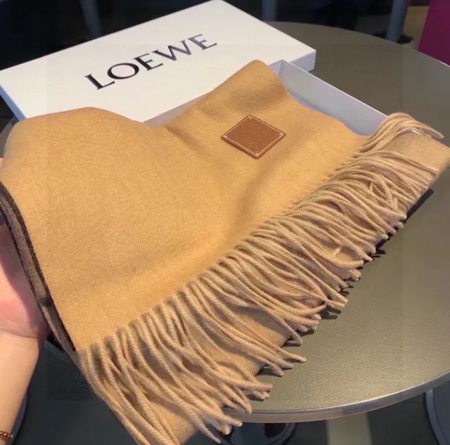 Loewe Anagram écharpe deux tons couleur chameau et marron cachemire écharpe 5