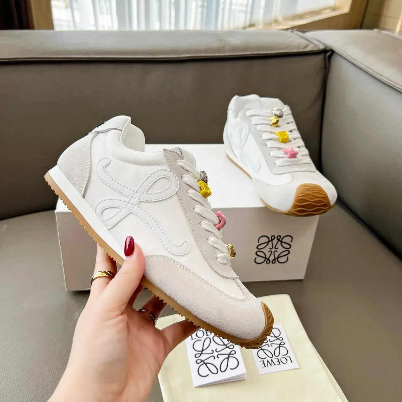 Loeve Flow Runner Blanc Beige avec Logo Anagrama Embossé, Embout Sculpté Texturé, Sneakers Lifestyle 7