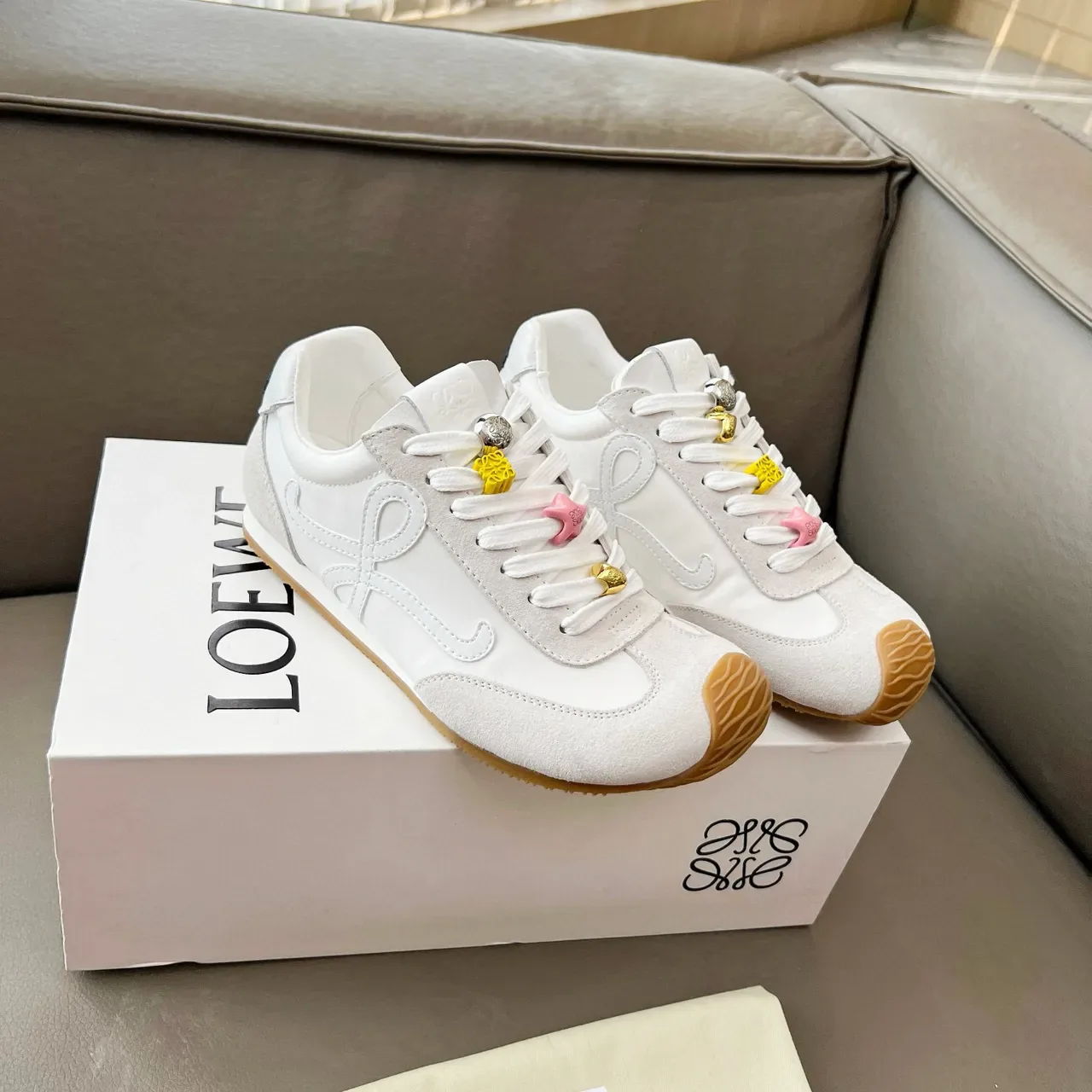 Loeve Flow Runner Blanc Beige avec Logo Anagrama Embossé, Embout Sculpté Texturé, Sneakers Lifestyle 8