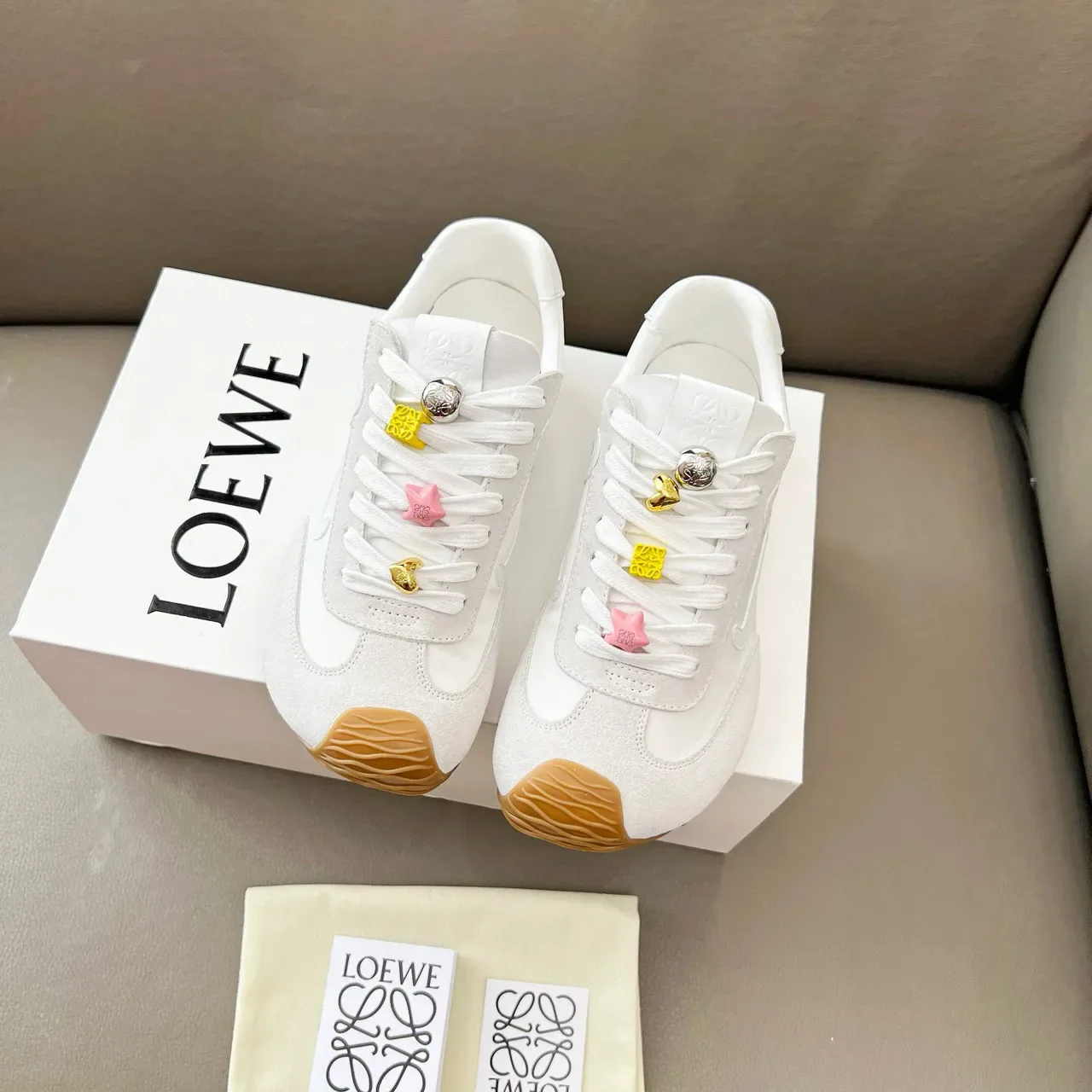 Loeve Flow Runner Blanc Beige avec Logo Anagrama Embossé, Embout Sculpté Texturé, Sneakers Lifestyle 9