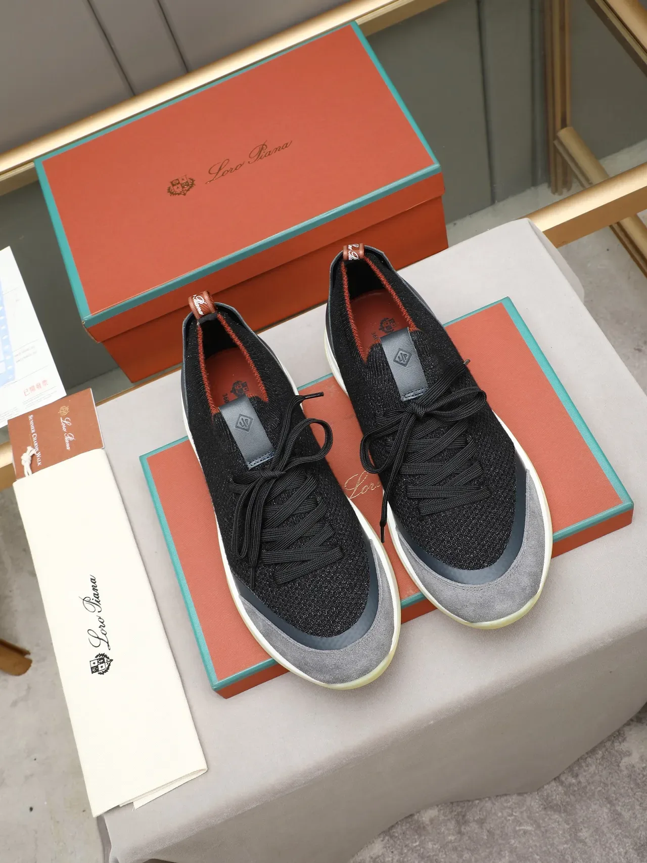 Loro Piana Chaussures noires grises avec upper en maille, superpositions de cuir/daim en couches 2