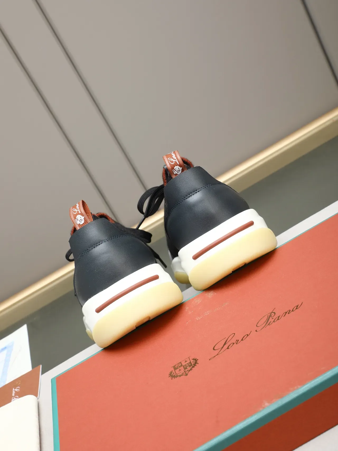 Loro Piana Chaussures noires grises avec upper en maille, superpositions de cuir/daim en couches 3