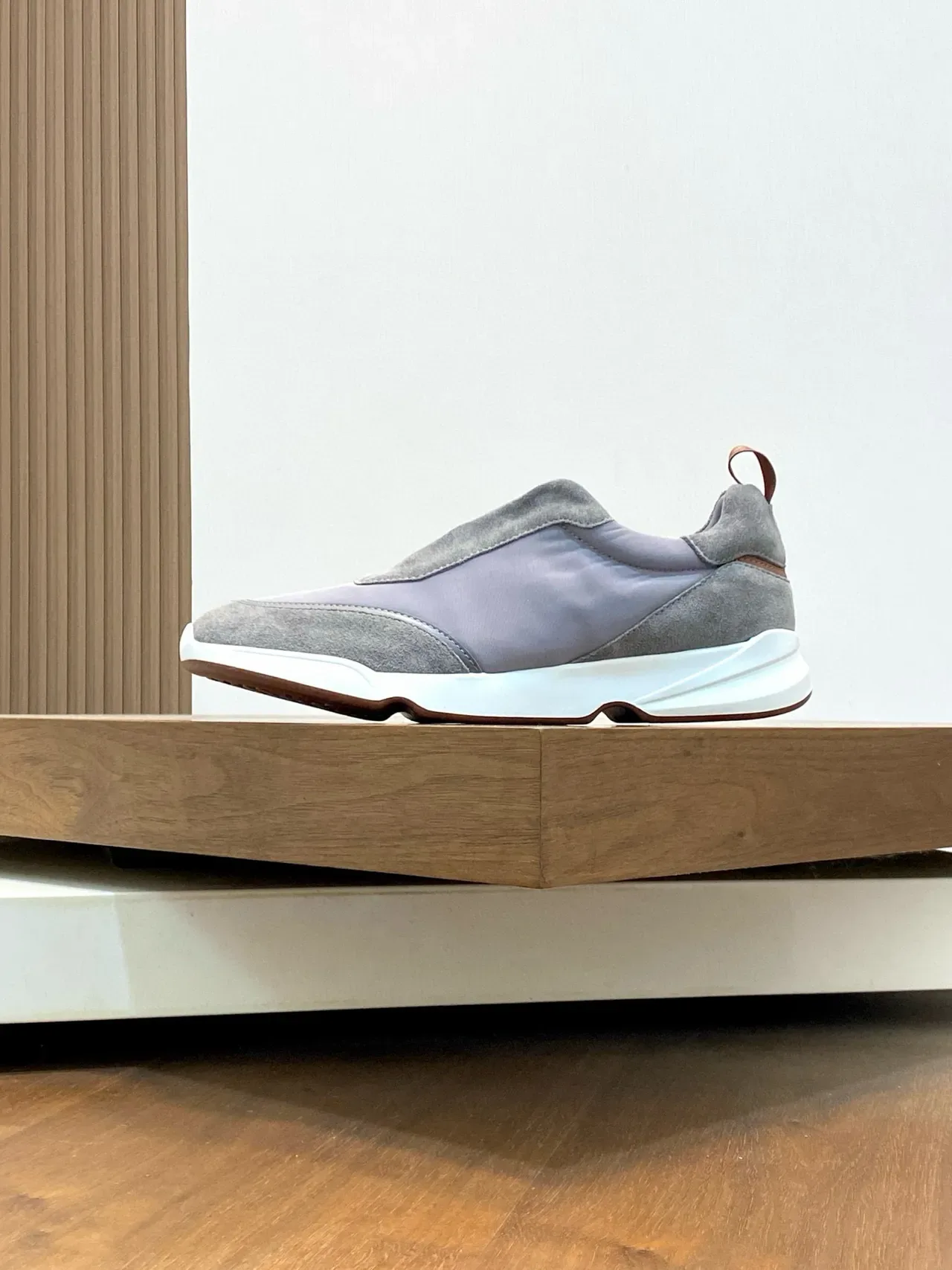 Loro Piana Tênis lifestyle de camurça cinza e nylon slip-on 3