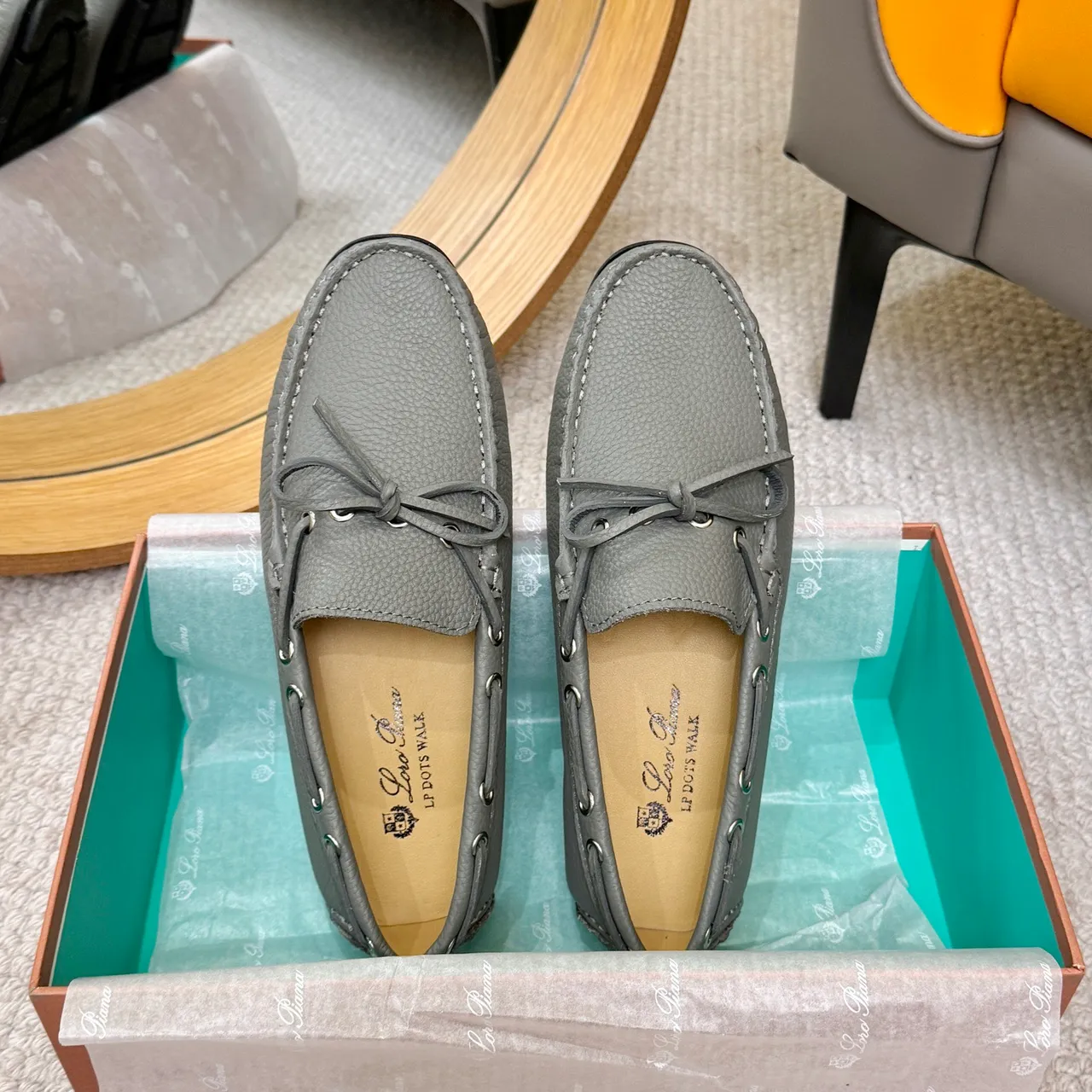Loro Piana LP Dots Walk Mocassins en cuir grainé gris 3