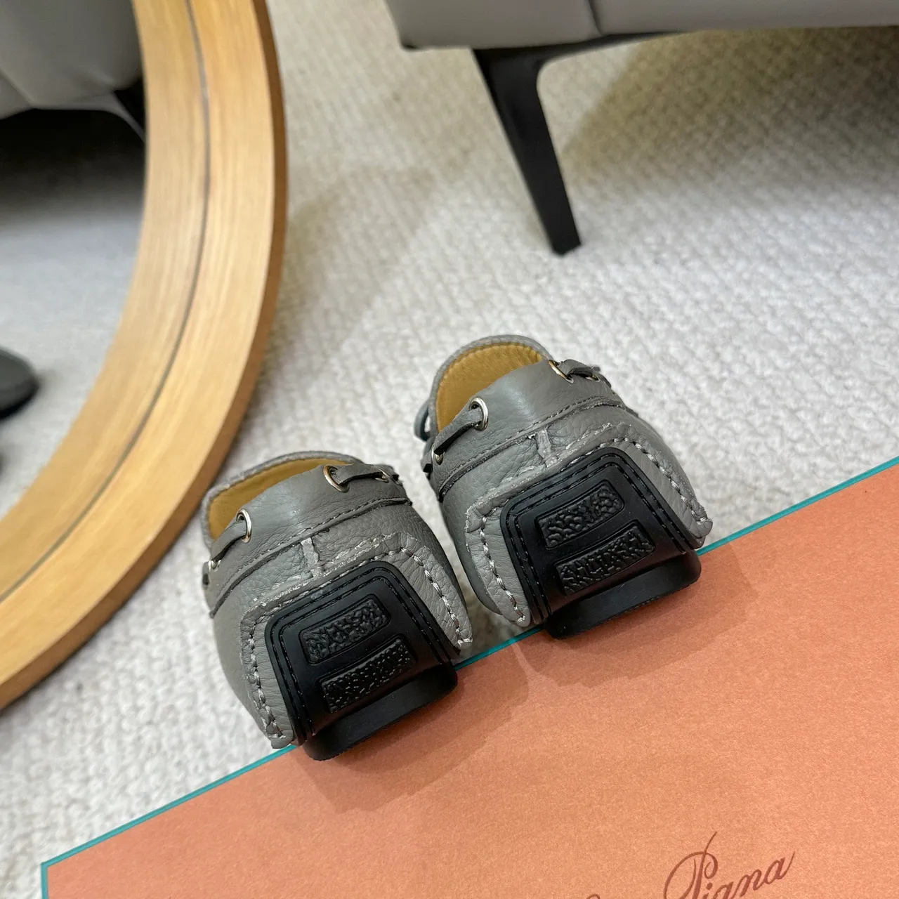 Loro Piana LP Dots Walk Mocassins en cuir grainé gris 9
