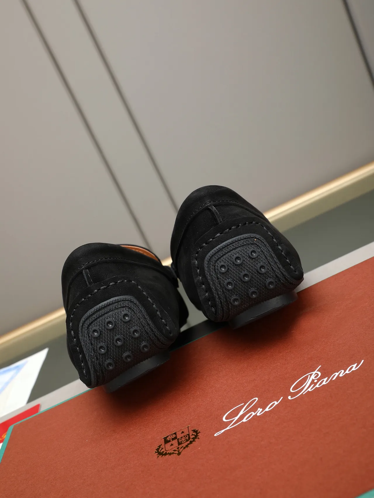 Loro Piana Summer Walk Mocassin daim noir à franges 3